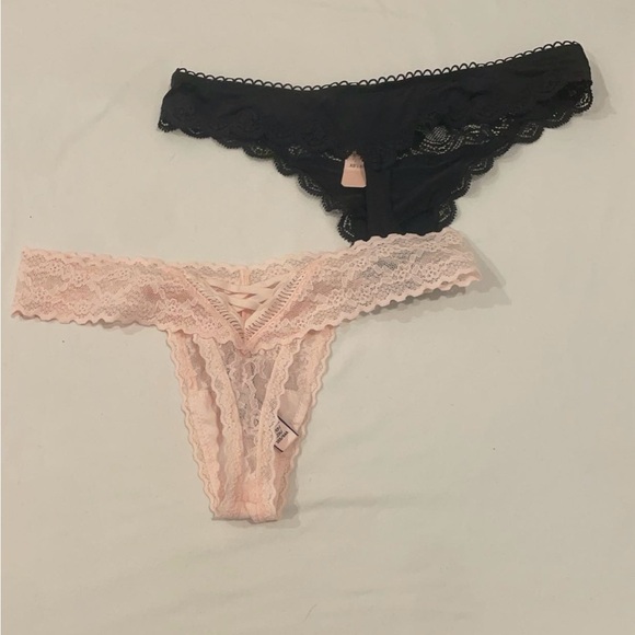 NEW WITH TAGS VICTORIA’S SECRET SIZE XS 2 PK OF TONGS IN BABY PINK AND BLACK - Picture 2 of 8